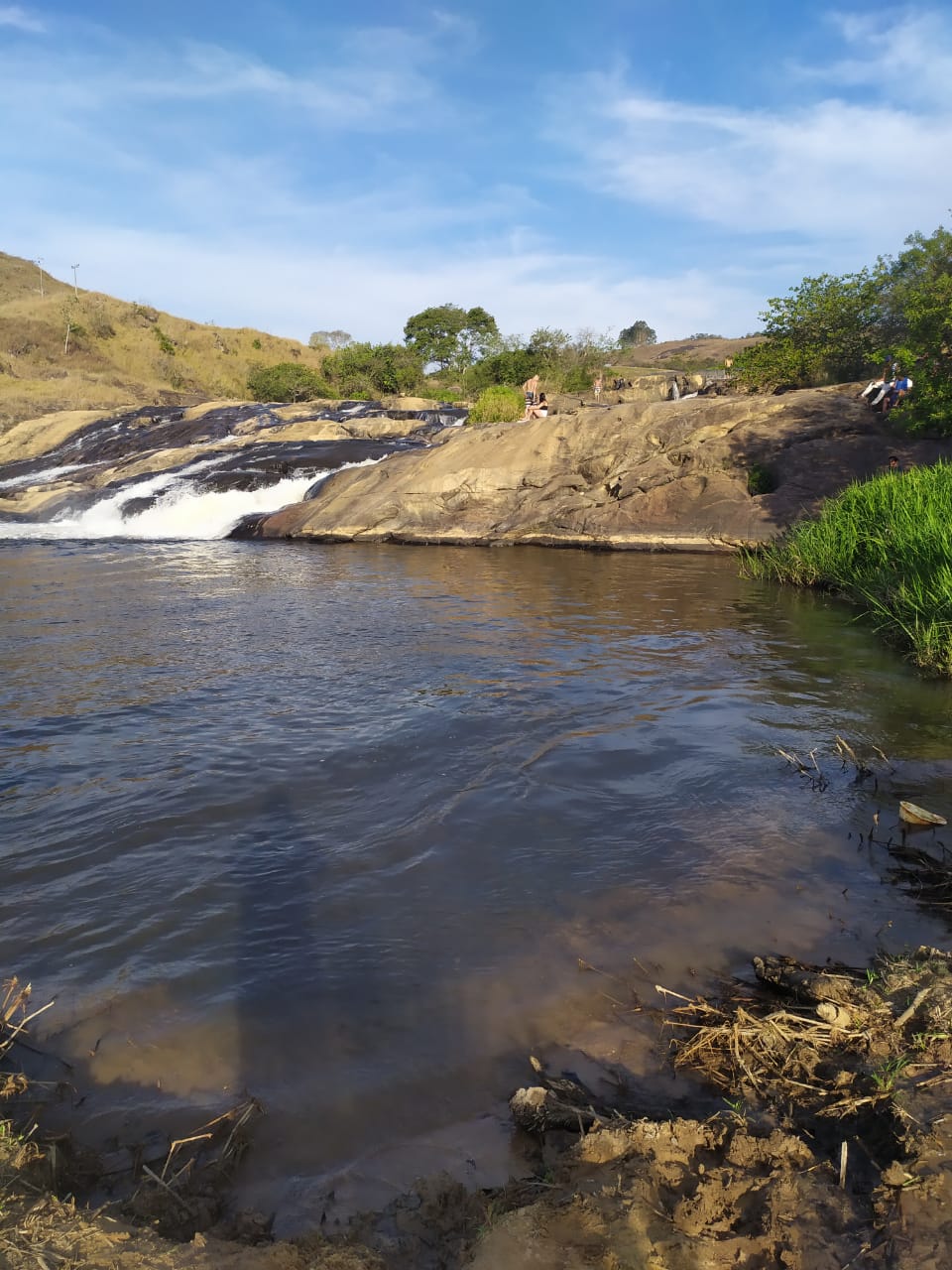 Bombeiros iniciam o segundo dia de buscas a jovem desaparecido no Rio das Mortes